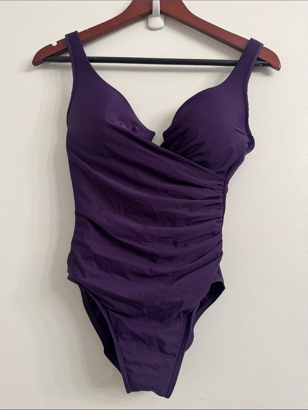Miracle suit Women's Must Have Escape One-Piece Slimming Underwire Swimsuit 8 - Picture 2 of 9